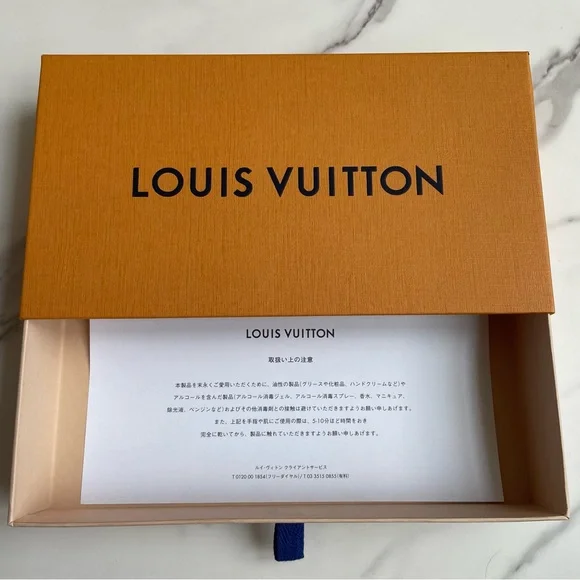 Louis Vuitton Sarah vernis Wallet on chain with Box - Picture 5 of 15